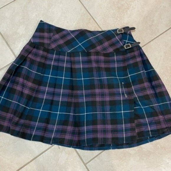 Size 38 (size 16w-18w) Pink/Blue/Black/White Kilt with buckles and kilt pin - Picture 1 of 4